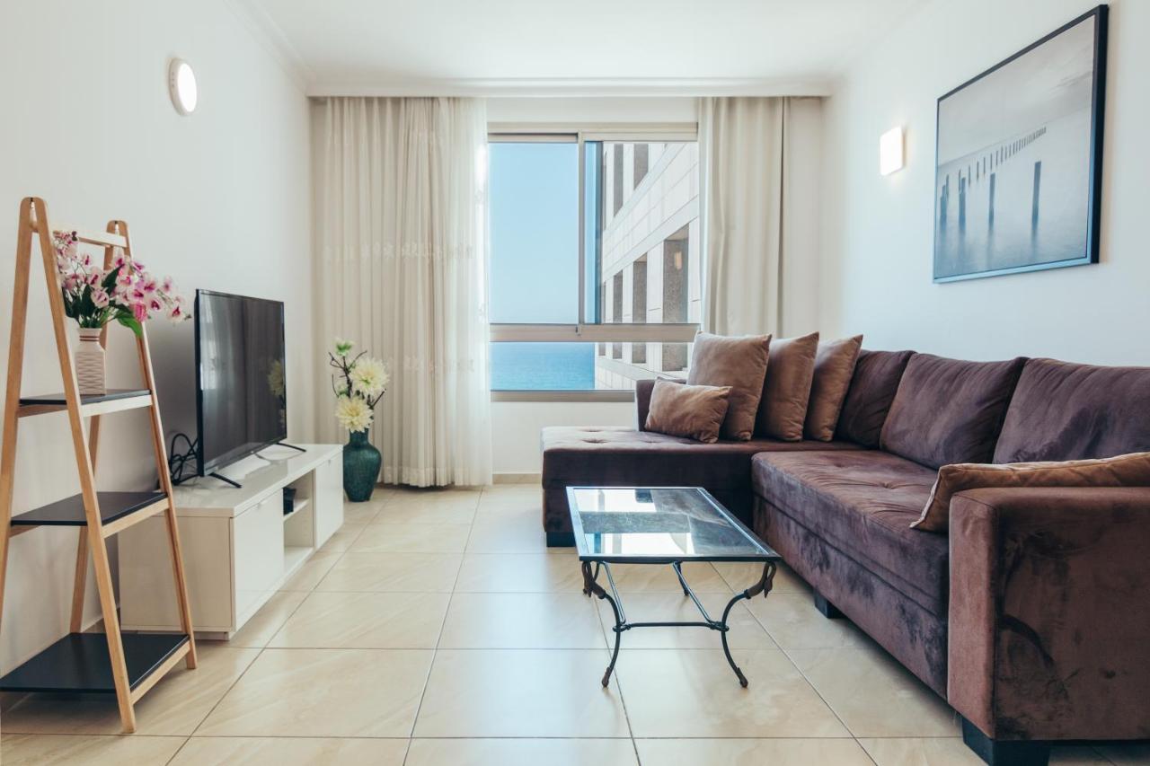 Almog Beach Apt Hotel מלון דירות אלמוג ביץ' 海法 外观 照片