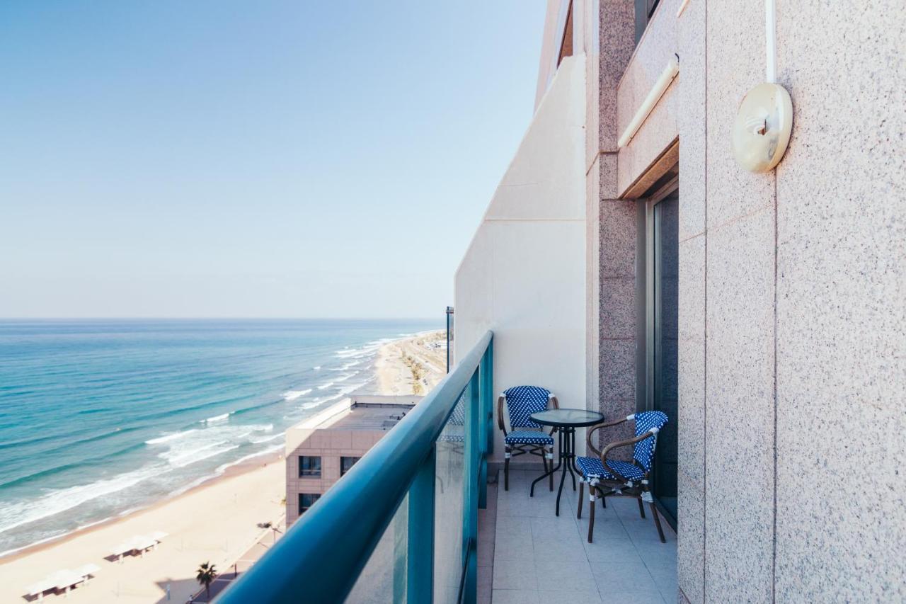 Almog Beach Apt Hotel מלון דירות אלמוג ביץ' 海法 外观 照片