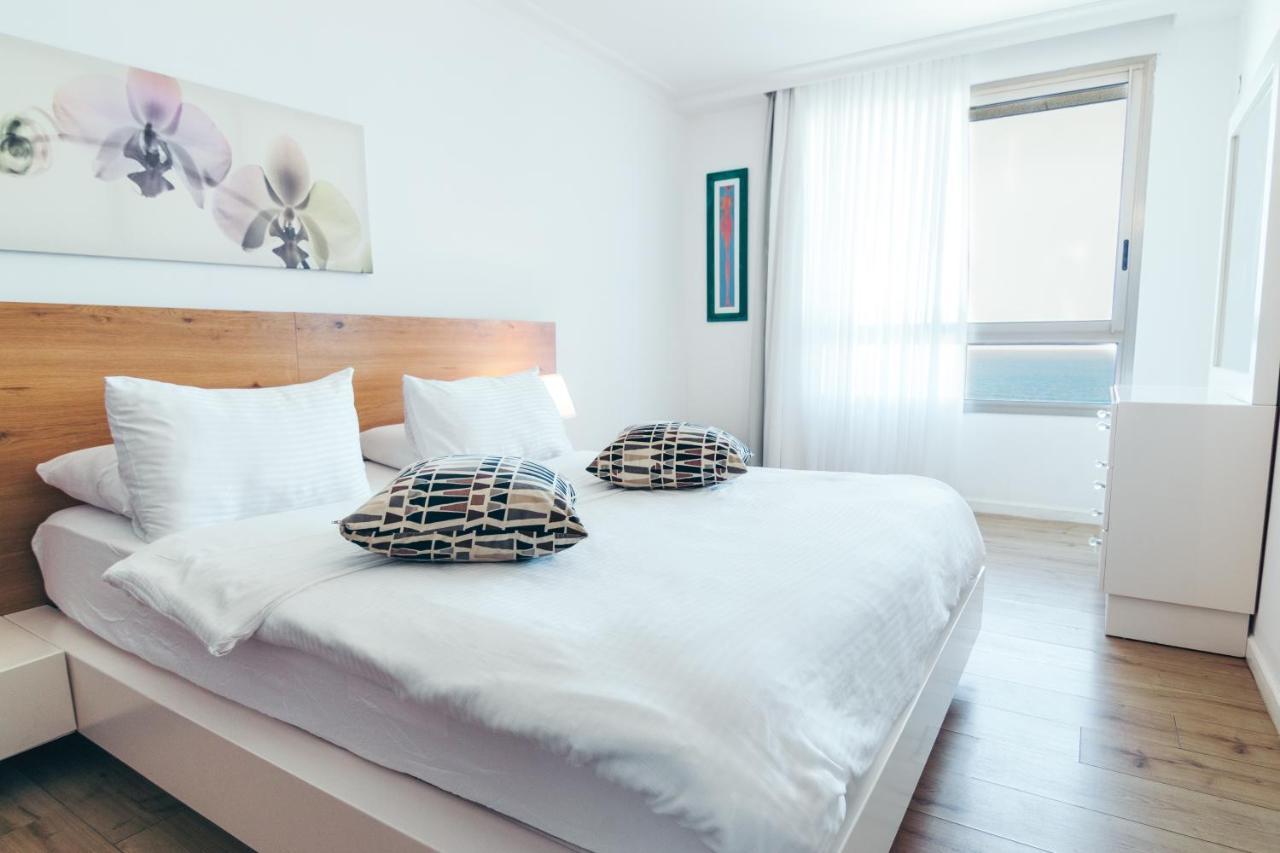 Almog Beach Apt Hotel מלון דירות אלמוג ביץ' 海法 外观 照片
