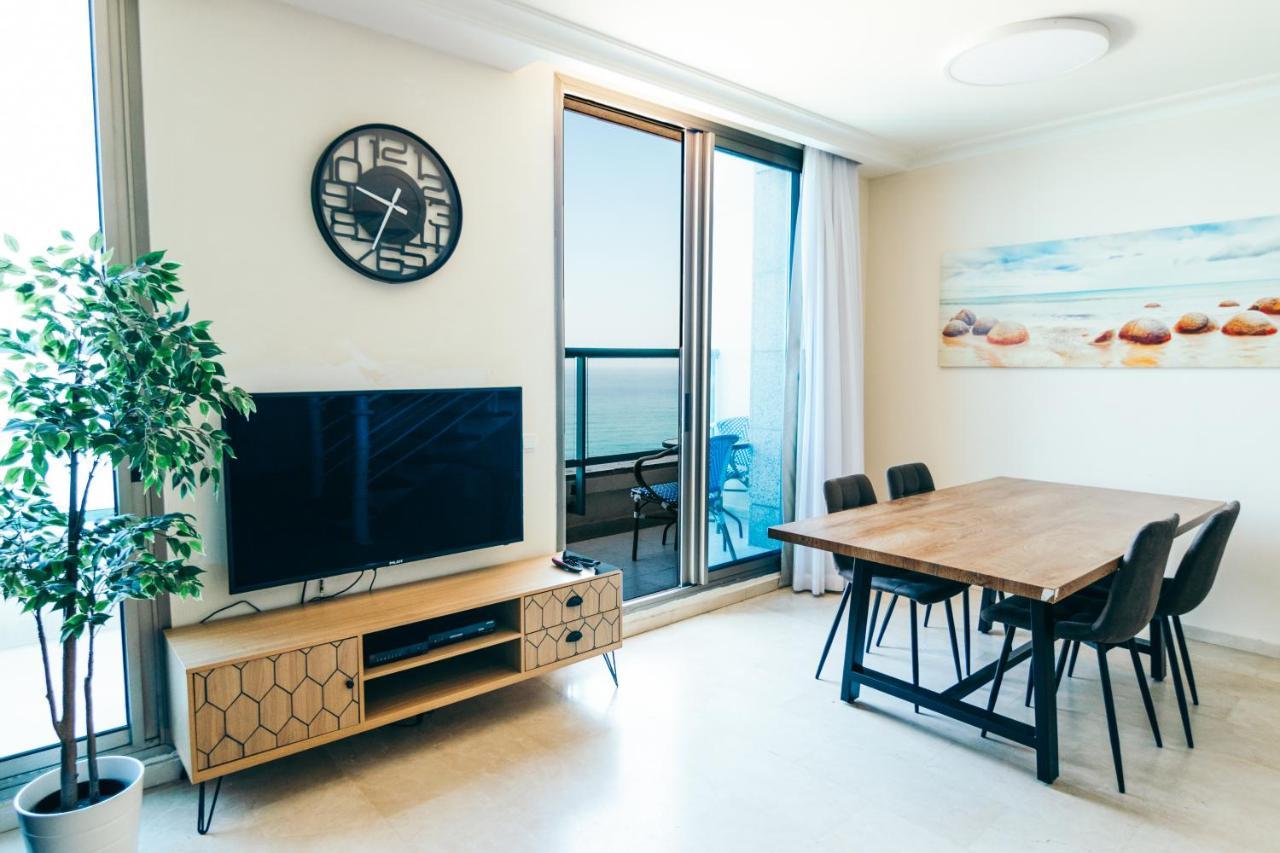Almog Beach Apt Hotel מלון דירות אלמוג ביץ' 海法 外观 照片