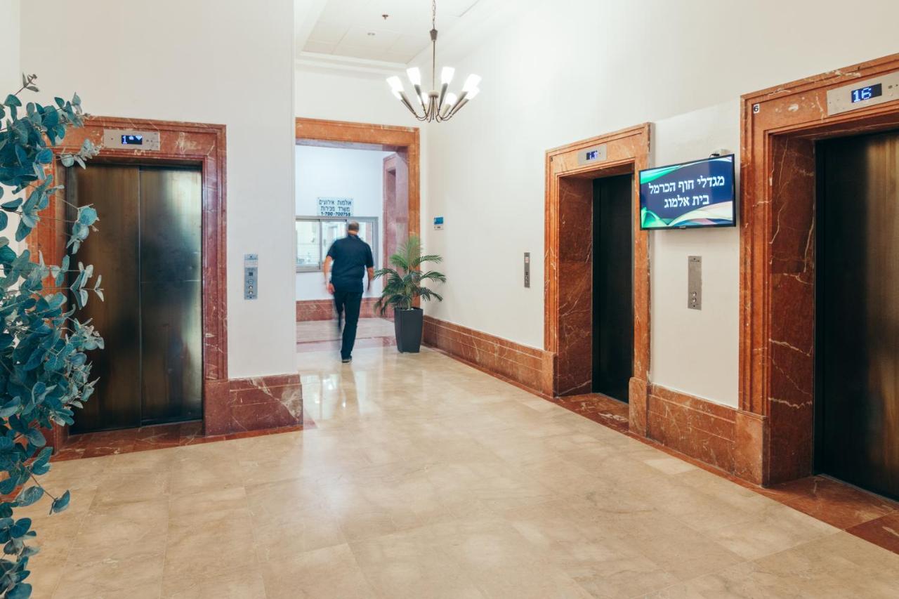 Almog Beach Apt Hotel מלון דירות אלמוג ביץ' 海法 外观 照片