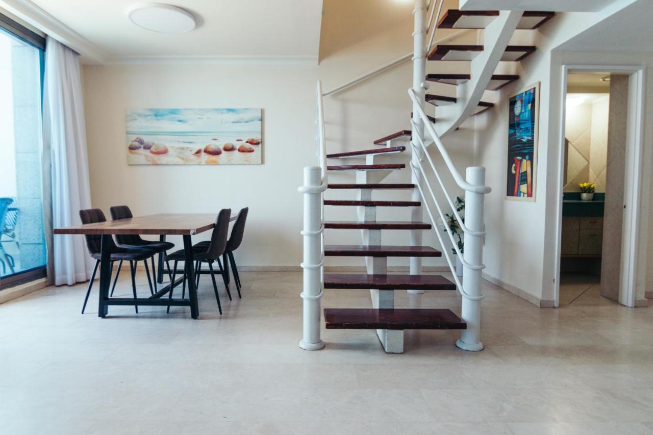 Almog Beach Apt Hotel מלון דירות אלמוג ביץ' 海法 外观 照片