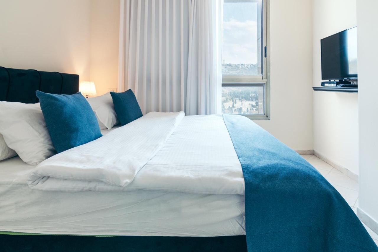 Almog Beach Apt Hotel מלון דירות אלמוג ביץ' 海法 外观 照片
