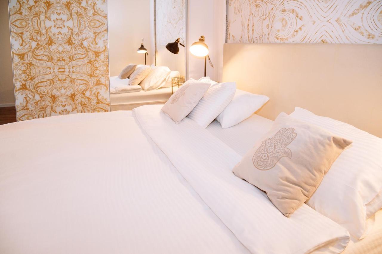 Almog Beach Apt Hotel מלון דירות אלמוג ביץ' 海法 外观 照片