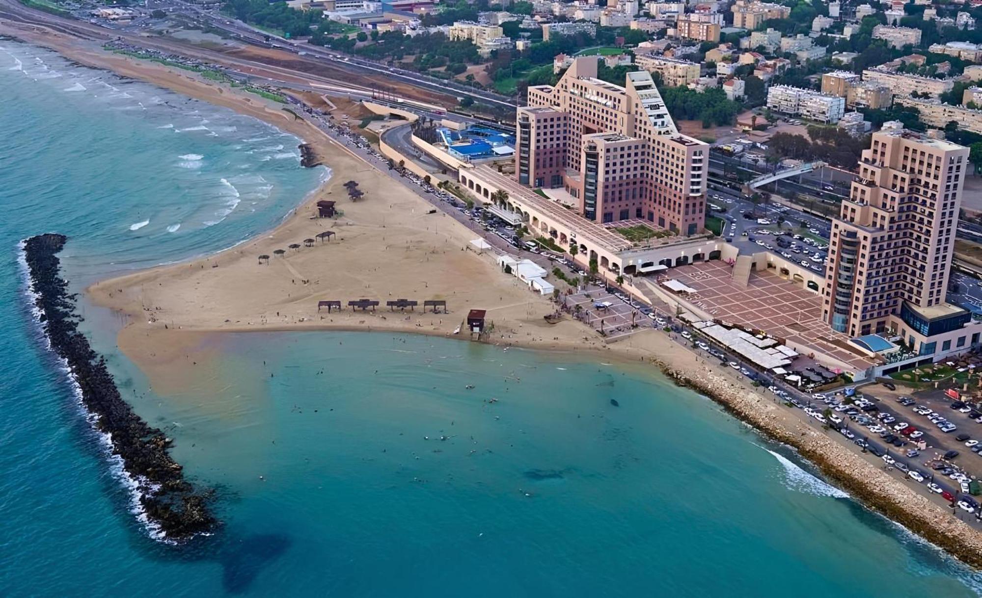 Almog Beach Apt Hotel מלון דירות אלמוג ביץ' 海法 外观 照片