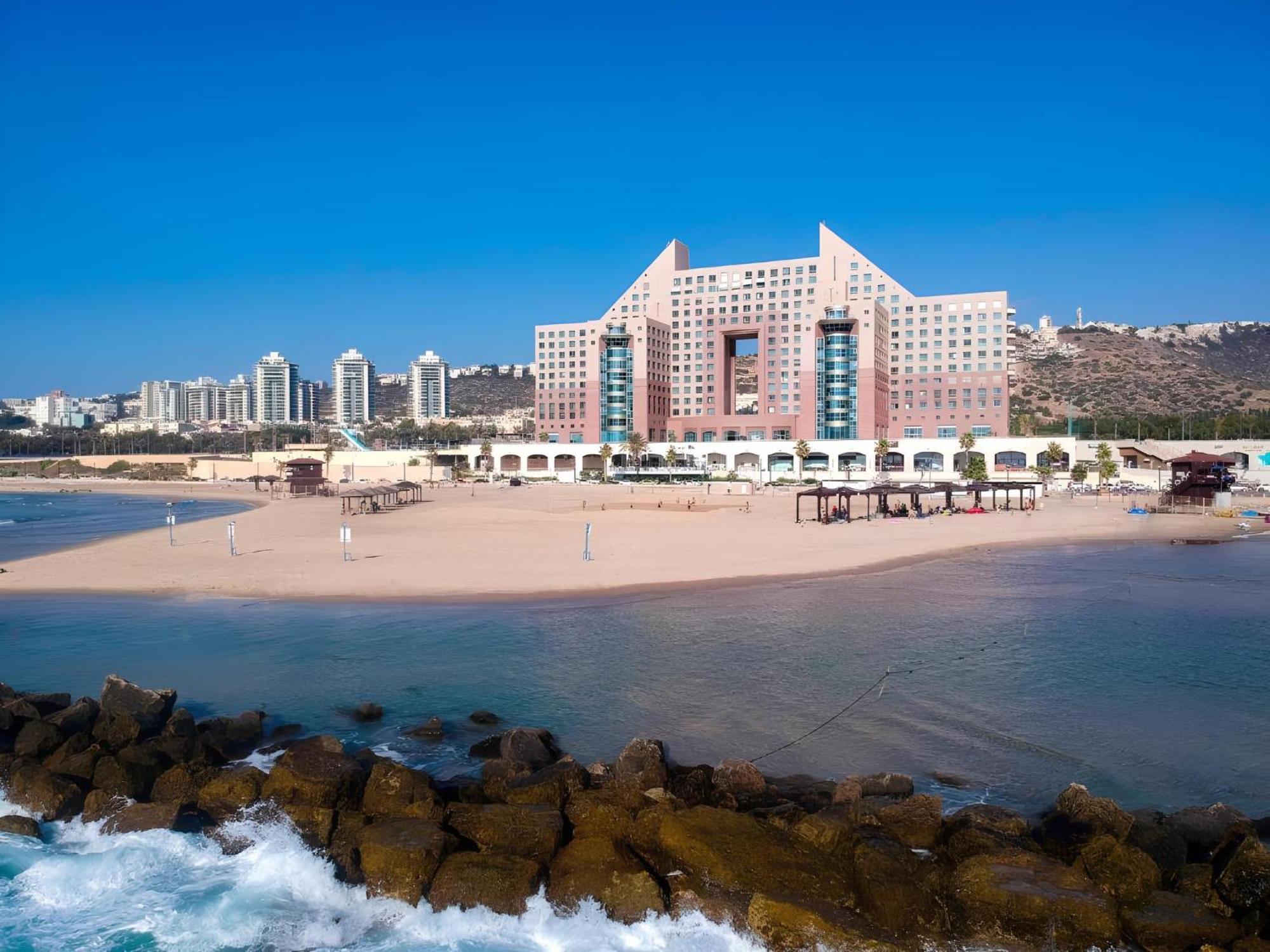 Almog Beach Apt Hotel מלון דירות אלמוג ביץ' 海法 外观 照片