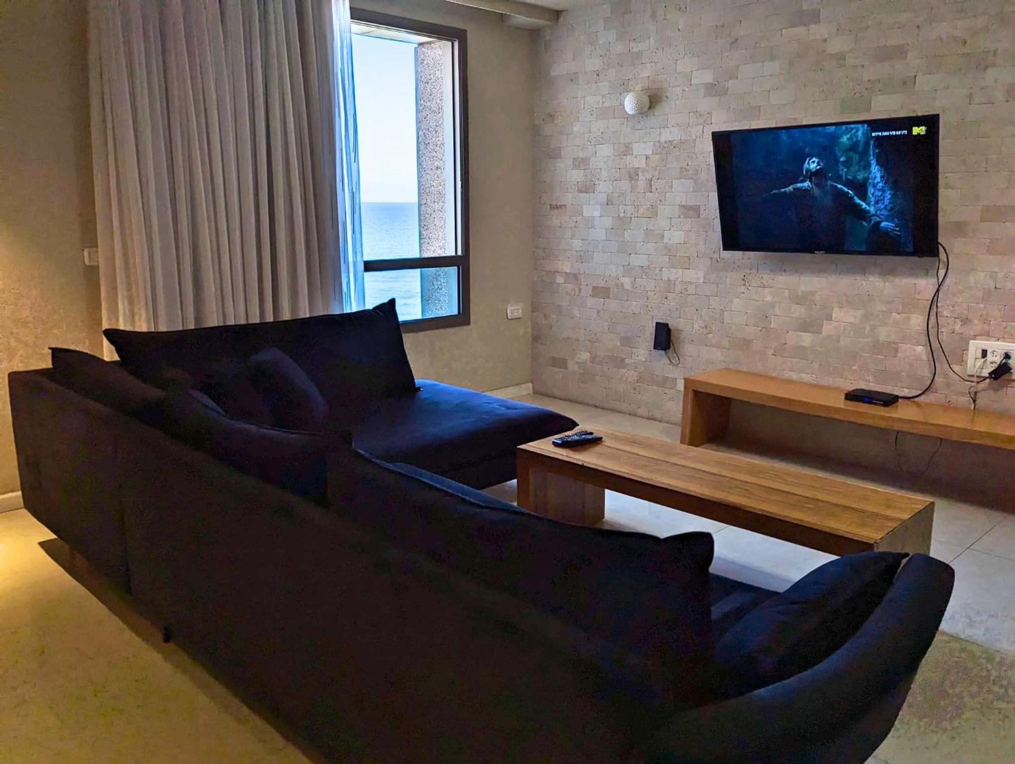 Almog Beach Apt Hotel מלון דירות אלמוג ביץ' 海法 外观 照片